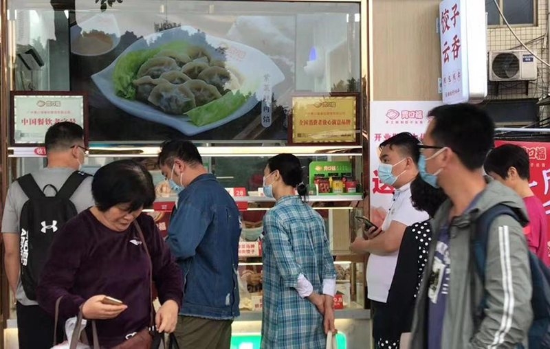 開一家餃子云吞加盟店好，還是自己開好？
