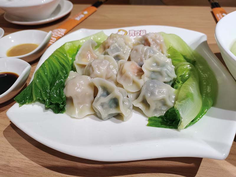 天氣冷了吃什么，來胃口福吃餃子，鮮香味十足，太好吃了