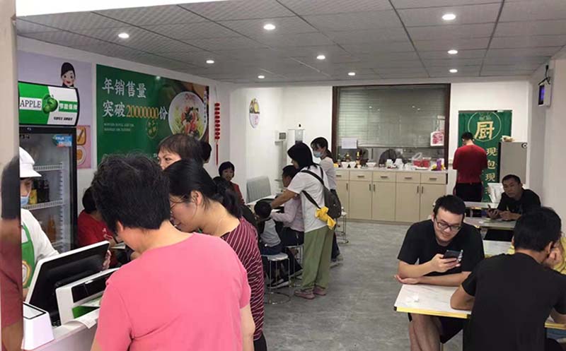 天氣冷了吃什么，來胃口福吃餃子，鮮香味十足，太好吃了